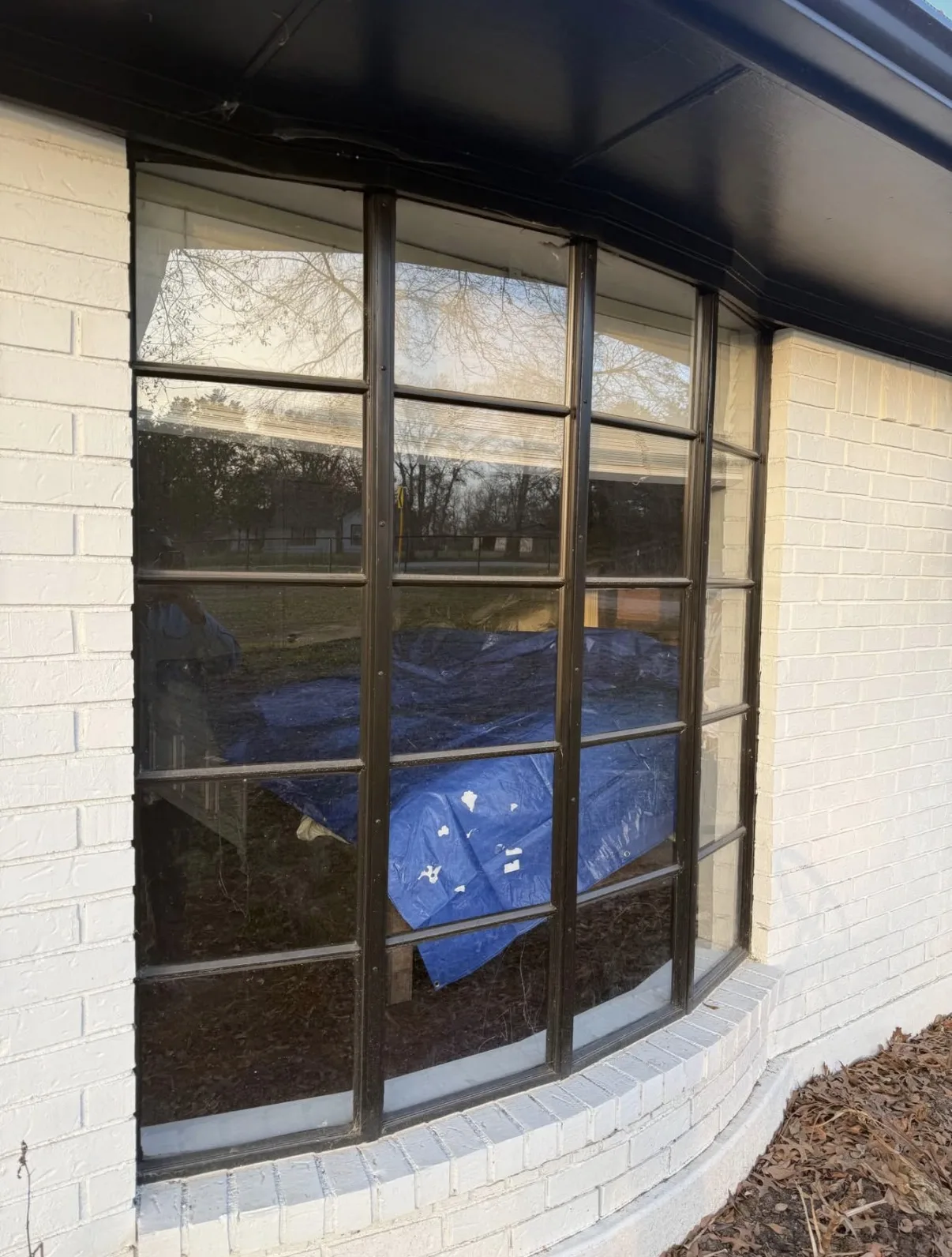 A bay window before replacement